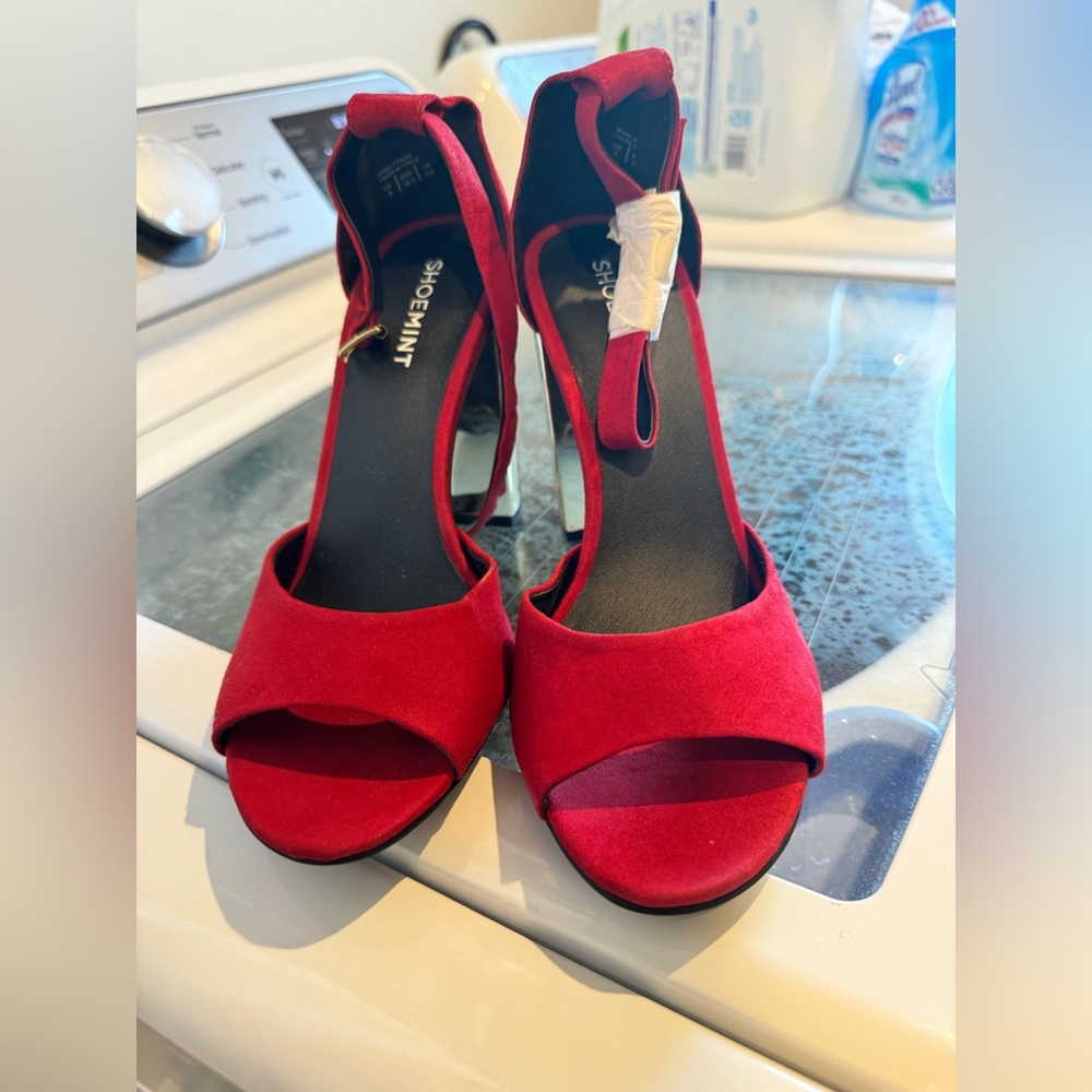 Shoes - Picture 5 of 9
